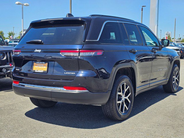 Certified 2024 Jeep Grand Cherokee Limited w/ Luxury Tech Group II AWD/4WD image 3