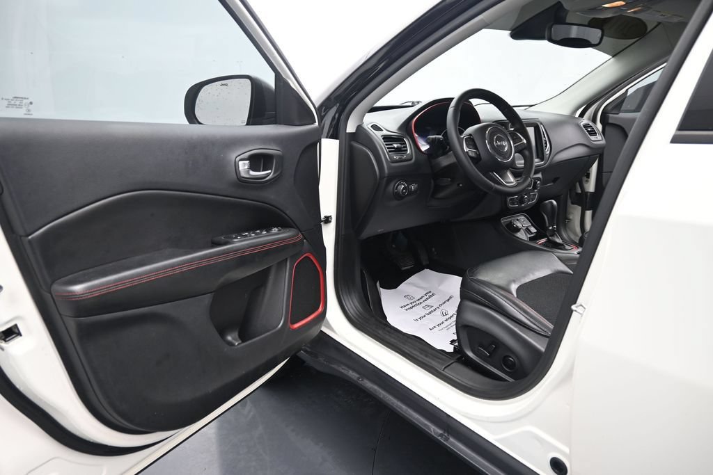 Used 2019 Jeep Compass Trailhawk w/ Popular Equipment Group AWD/4WD image 15