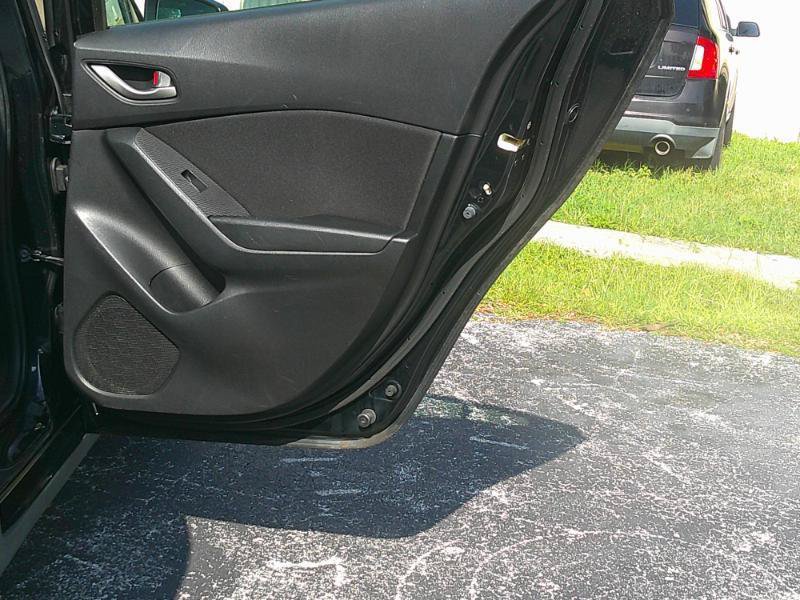 Used 2015 MAZDA MAZDA3 i Sport FWD image 22