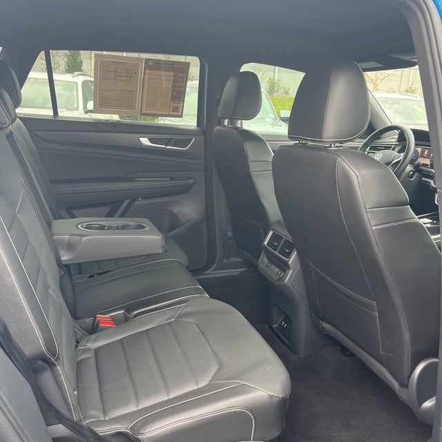Used 2024 Volkswagen Atlas Cross Sport SEL R-Line image 19
