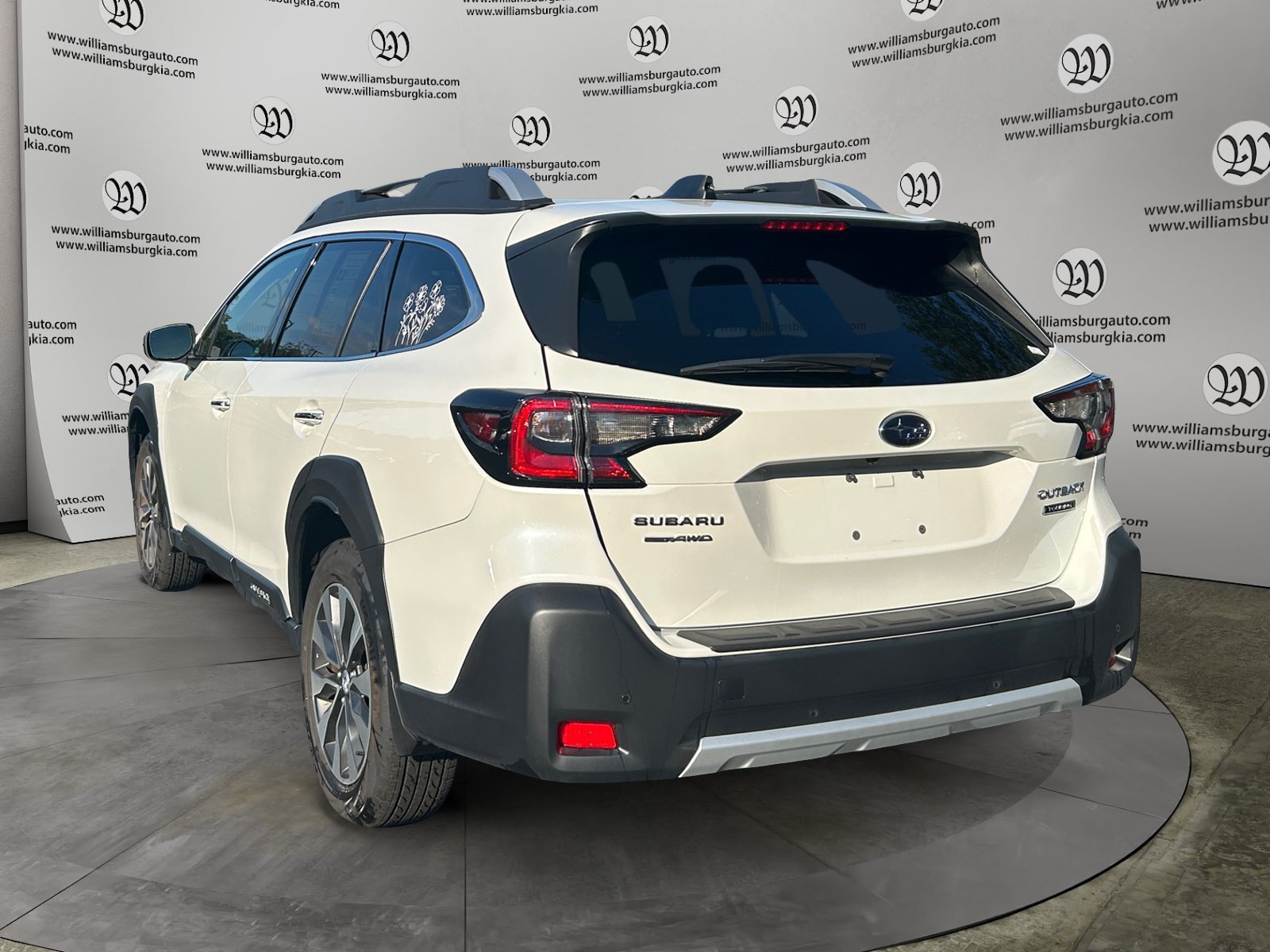 Used 2025 Subaru Outback Touring w/ Popular Package #2 AWD/4WD image 3
