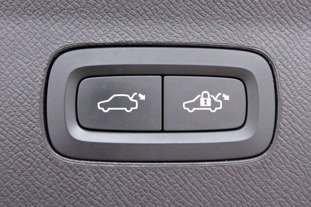 Certified 2023 Volvo XC90 B6 Ultimate w/ Protection Package Premier image 35