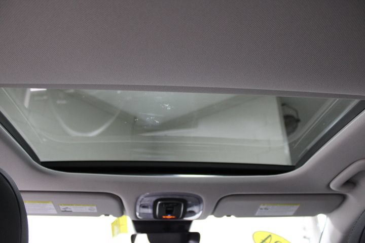 Used 2024 Hyundai Kona Limited FWD image 3