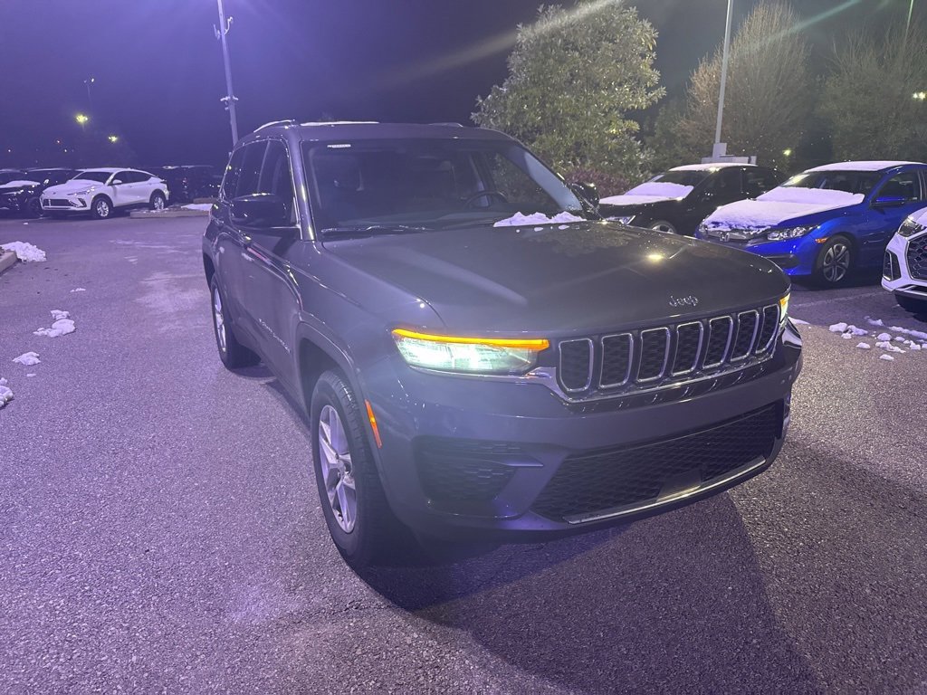Used 2024 Jeep Grand Cherokee Laredo X image 3