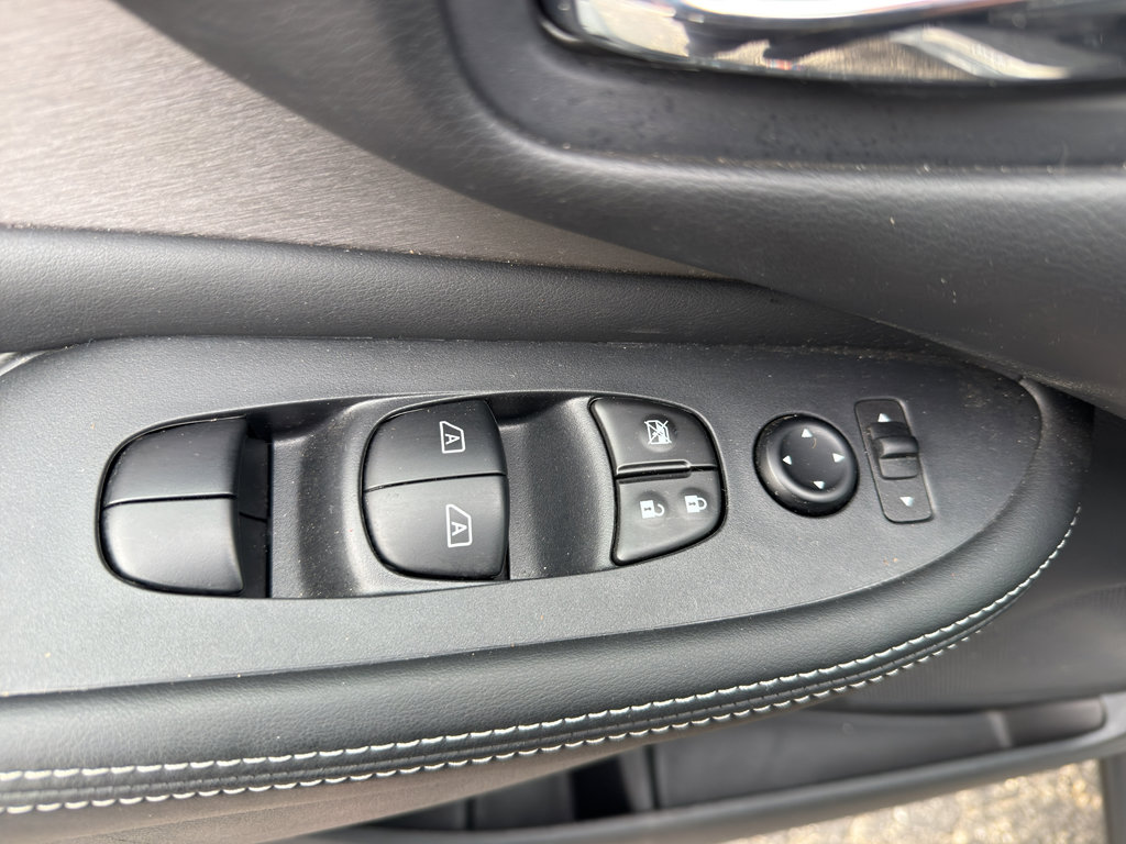 Certified 2024 Nissan Murano SV w/ SV Midnight Edition Package image 12