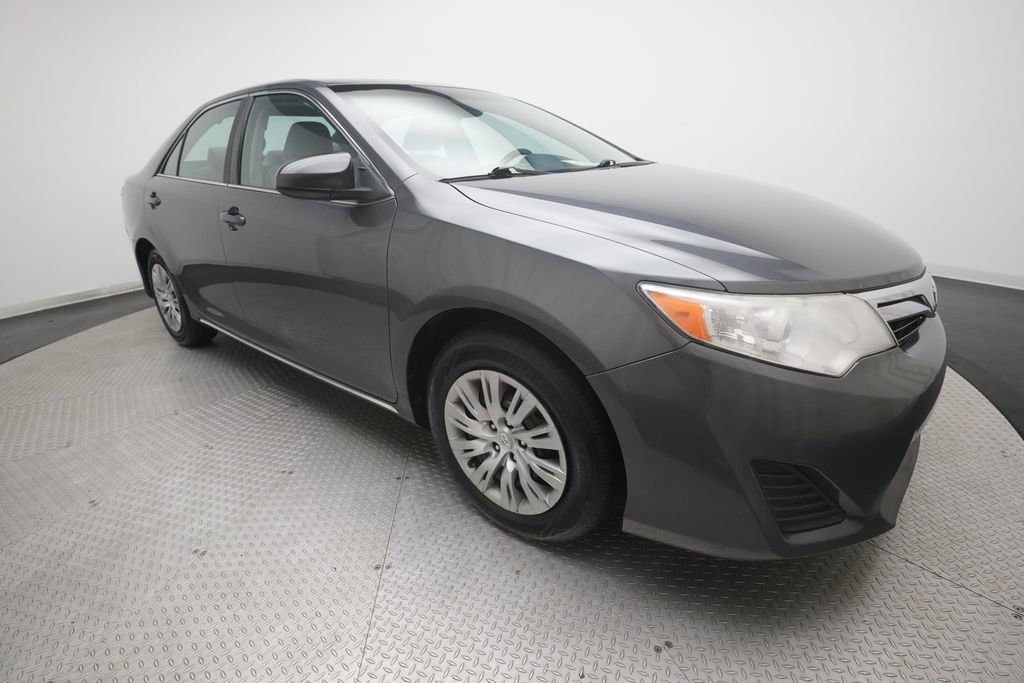 Used 2014 Toyota Camry LE FWD image 34