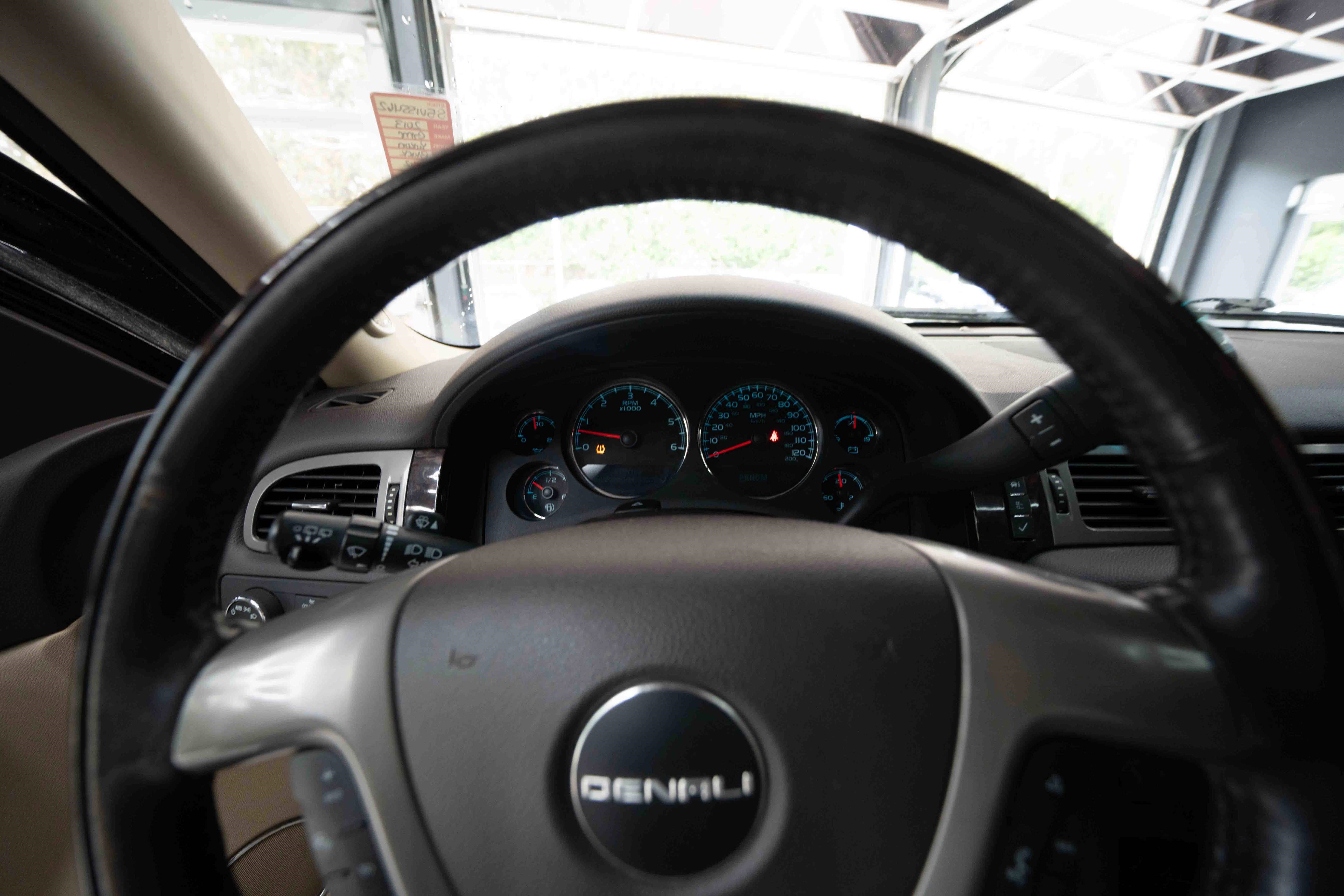 Used 2013 GMC Yukon XL Denali AWD/4WD image 15
