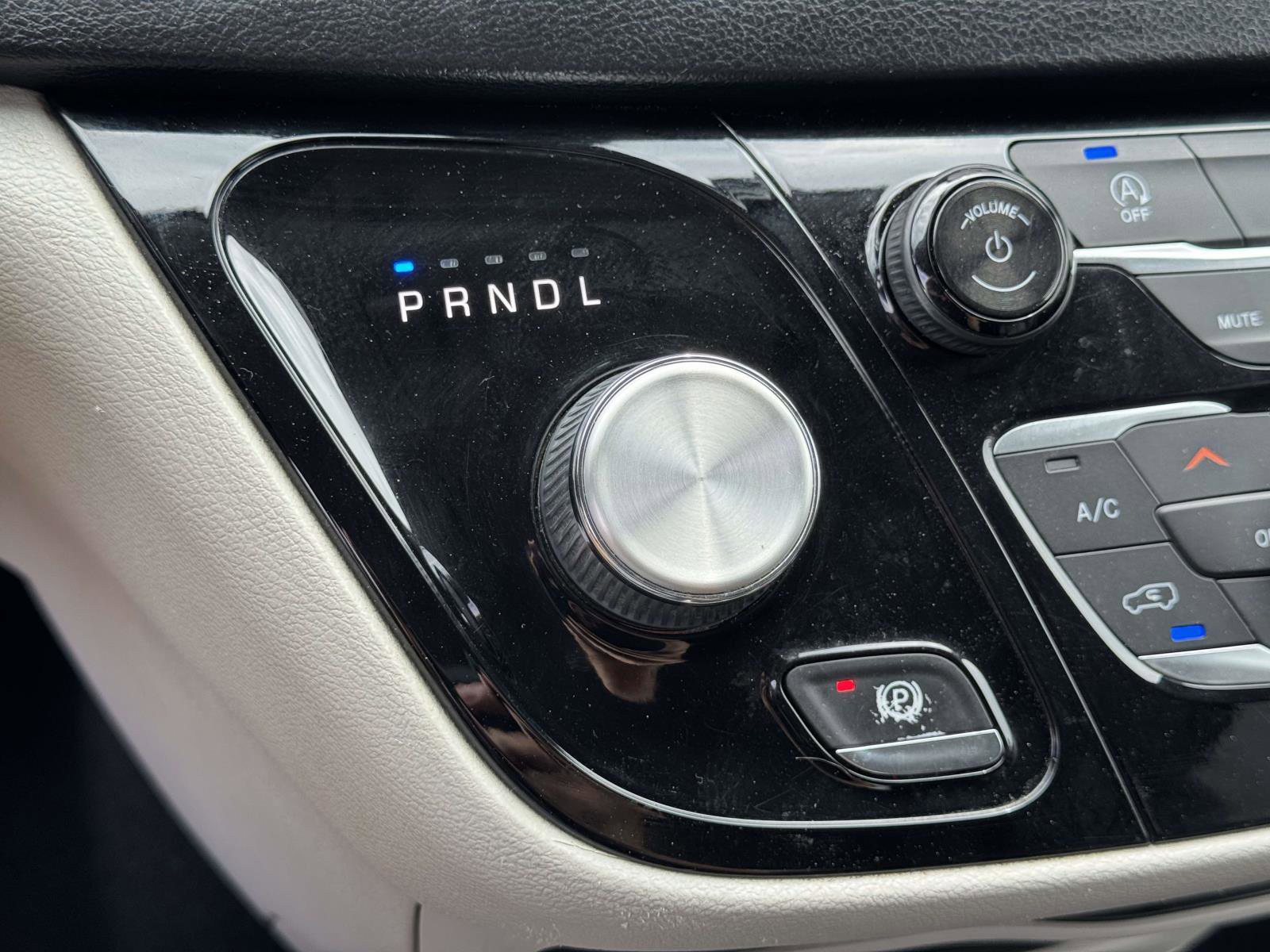 Used 2019 Chrysler Pacifica Touring-L FWD image 28