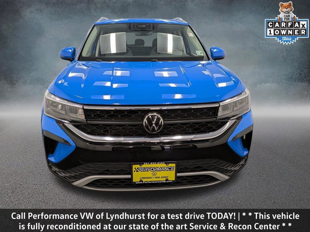 Used 2023 Volkswagen Taos SE w/ Panoramic Sunroof Package AWD/4WD image 2
