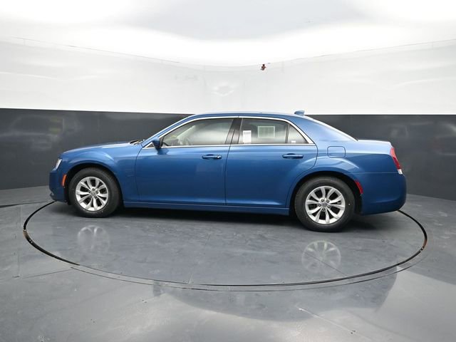 Used 2022 Chrysler 300 Touring RWD image 4