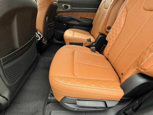 Used 2022 Kia Sorento SX Prestige w/ Rust Color Package AWD/4WD image 16