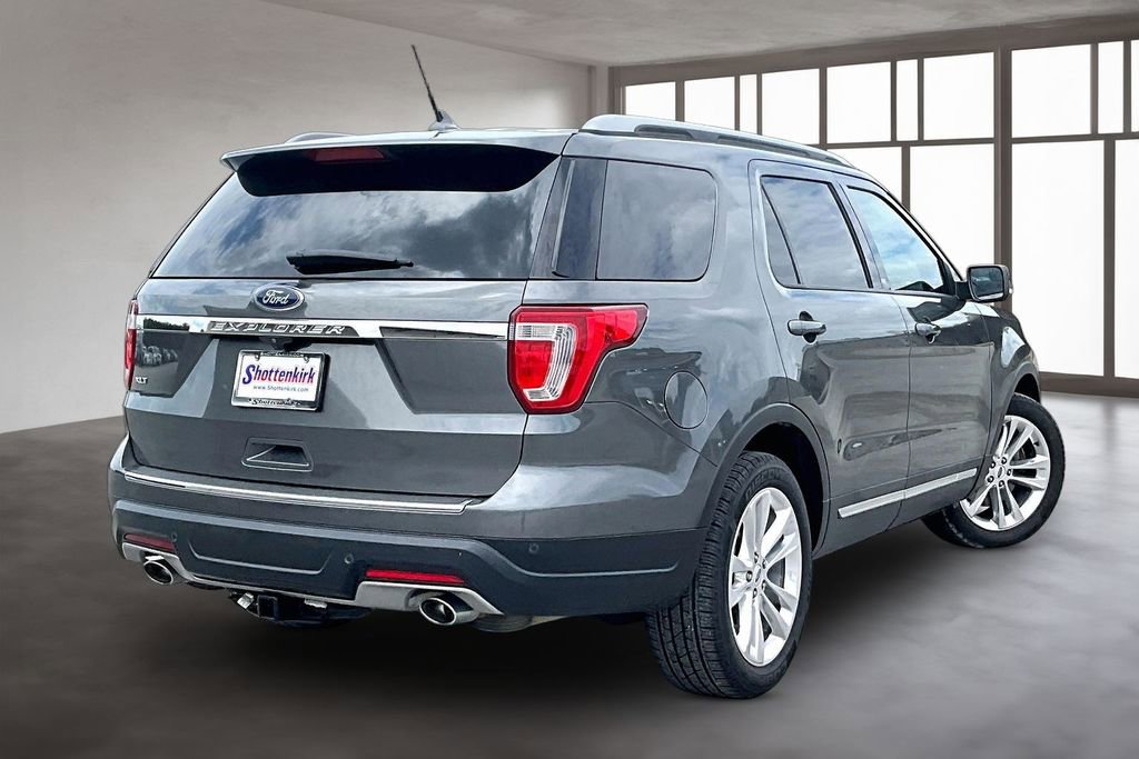 Used 2018 Ford Explorer XLT w/ Equipment Group 202A FWD image 6
