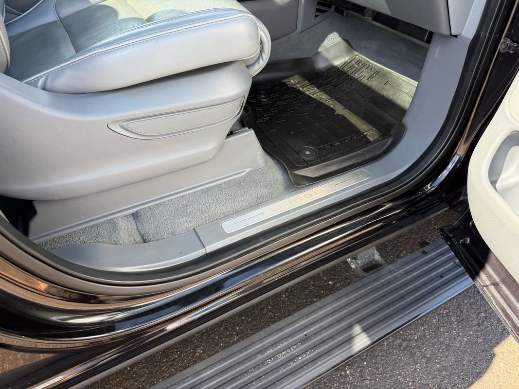 Used 2019 Lincoln Navigator Reserve image 33