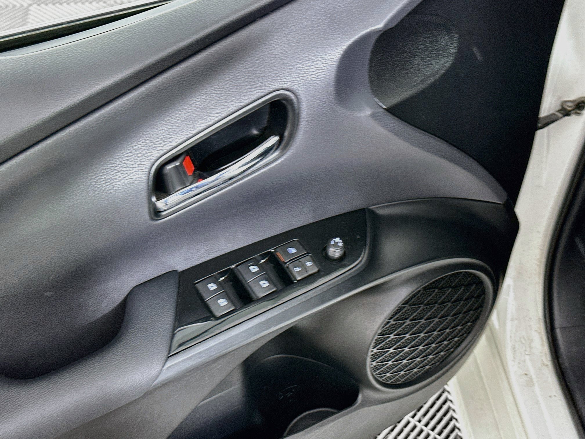 Used 2020 Toyota Prius XLE w/ Premium Convenience Package FWD image 15