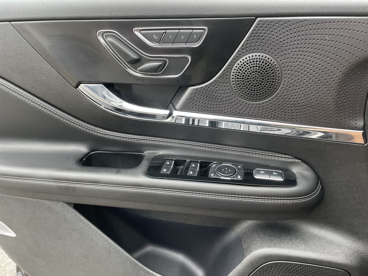 Used 2024 Lincoln Corsair AWD w/ Equipment Group 101A image 33
