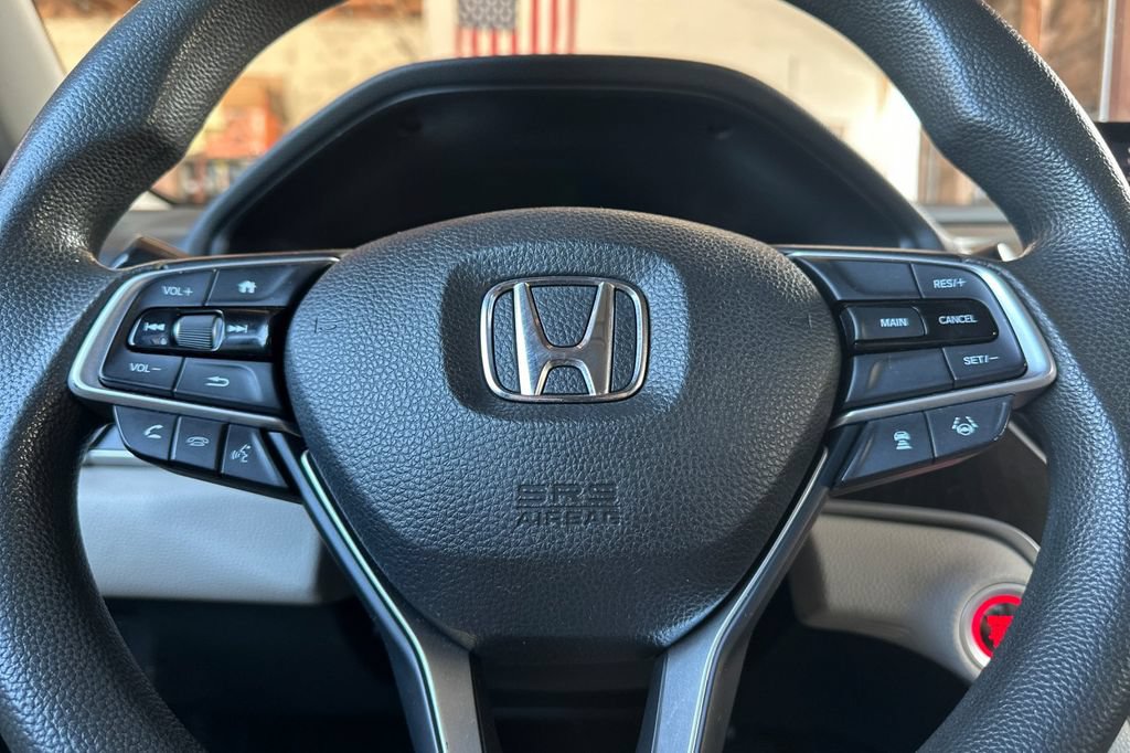 Used 2018 Honda Accord EX image 22
