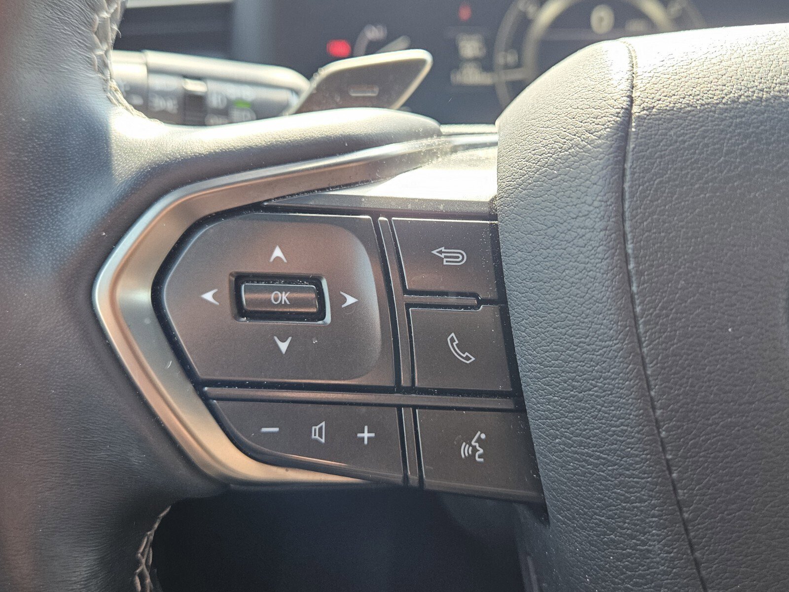 Used 2023 Lexus LX 600 4WD w/ Appearance Package image 30