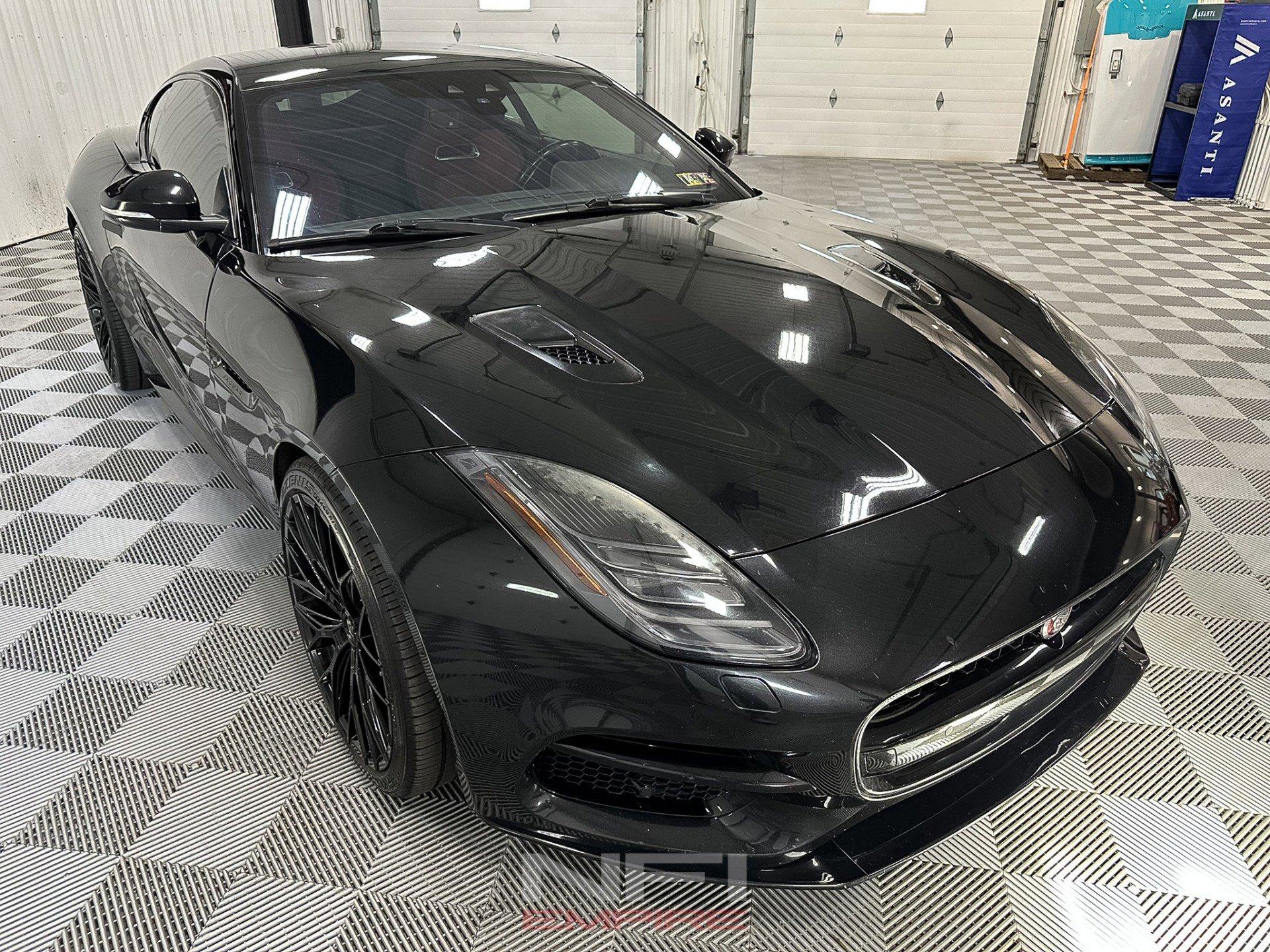 Used 2018 Jaguar F-TYPE R AWD/4WD image 5