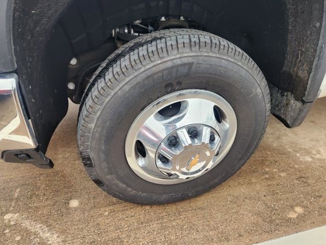 Used 2025 Chevrolet Silverado 3500 LTZ w/ LTZ Convenience Package image 9