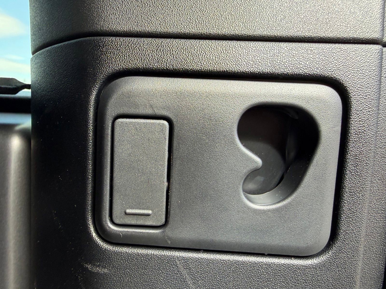 New 2026 Land Rover Defender 110 S image 32