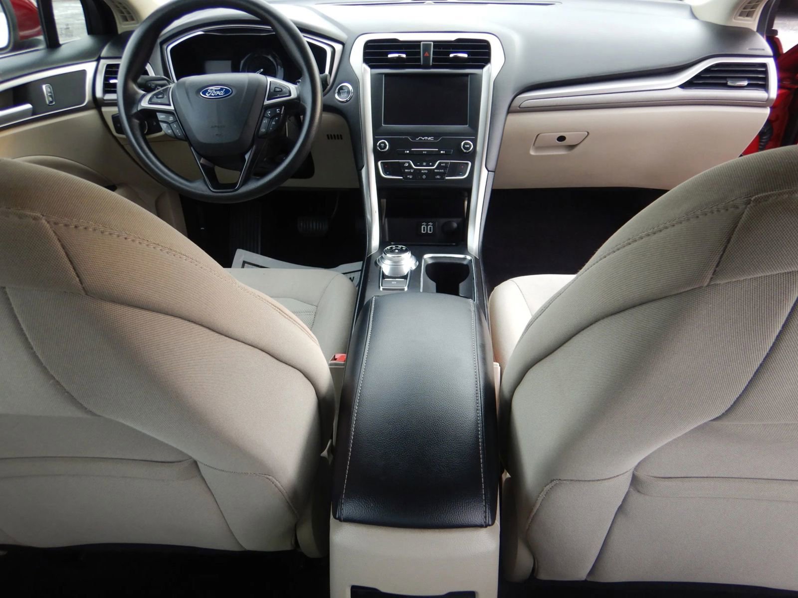 Used 2019 Ford Fusion SE image 18