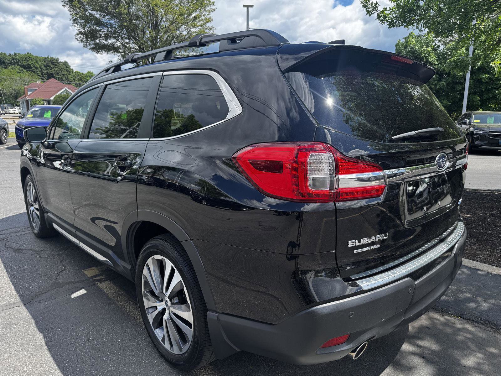 Used 2022 Subaru Ascent Limited w/ Technology Package AWD/4WD image 4