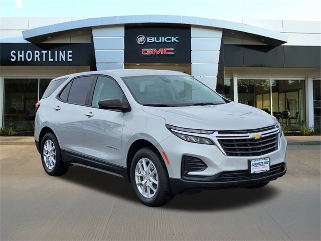 Used 2022 Chevrolet Equinox LS w/ LS Convenience Package image 2