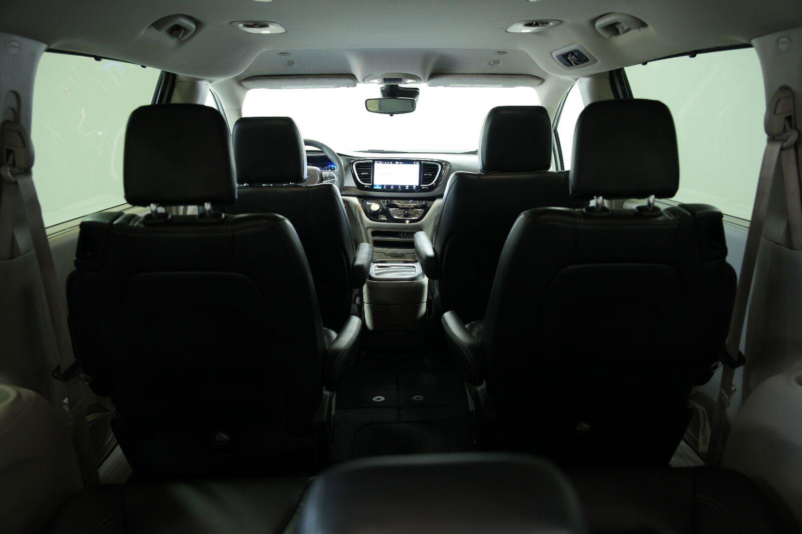 Used 2023 Chrysler Pacifica Touring-L FWD image 16