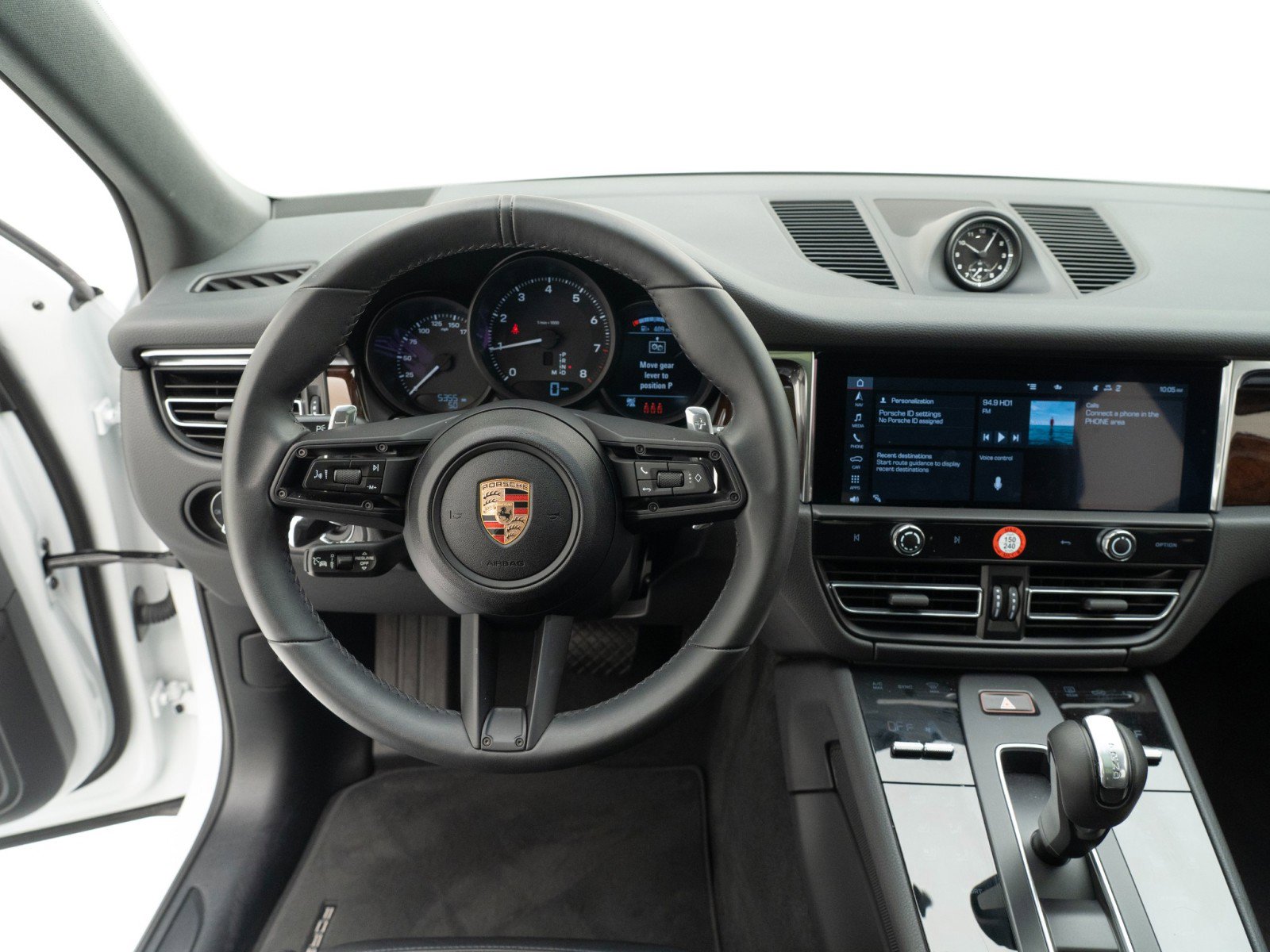 Certified 2025 Porsche Macan image 31