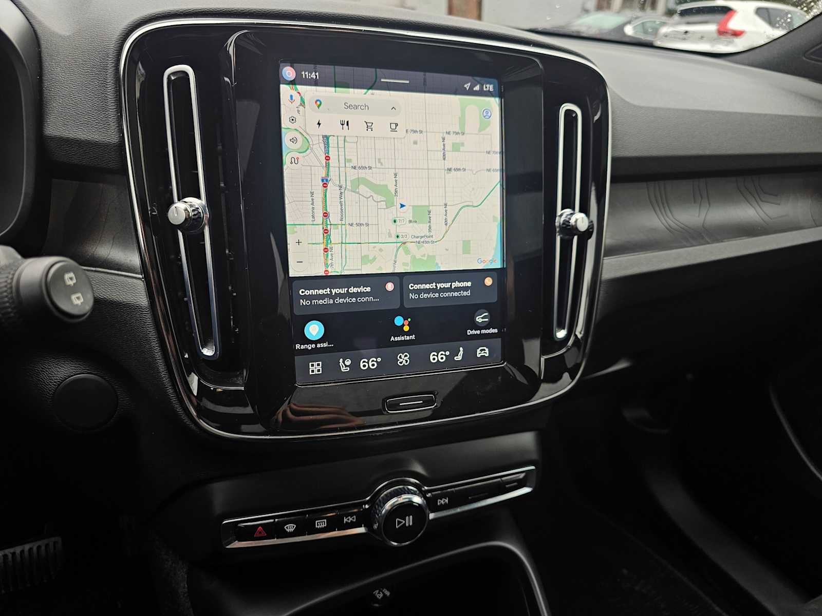 Certified 2023 Volvo XC40 Recharge Plus image 30