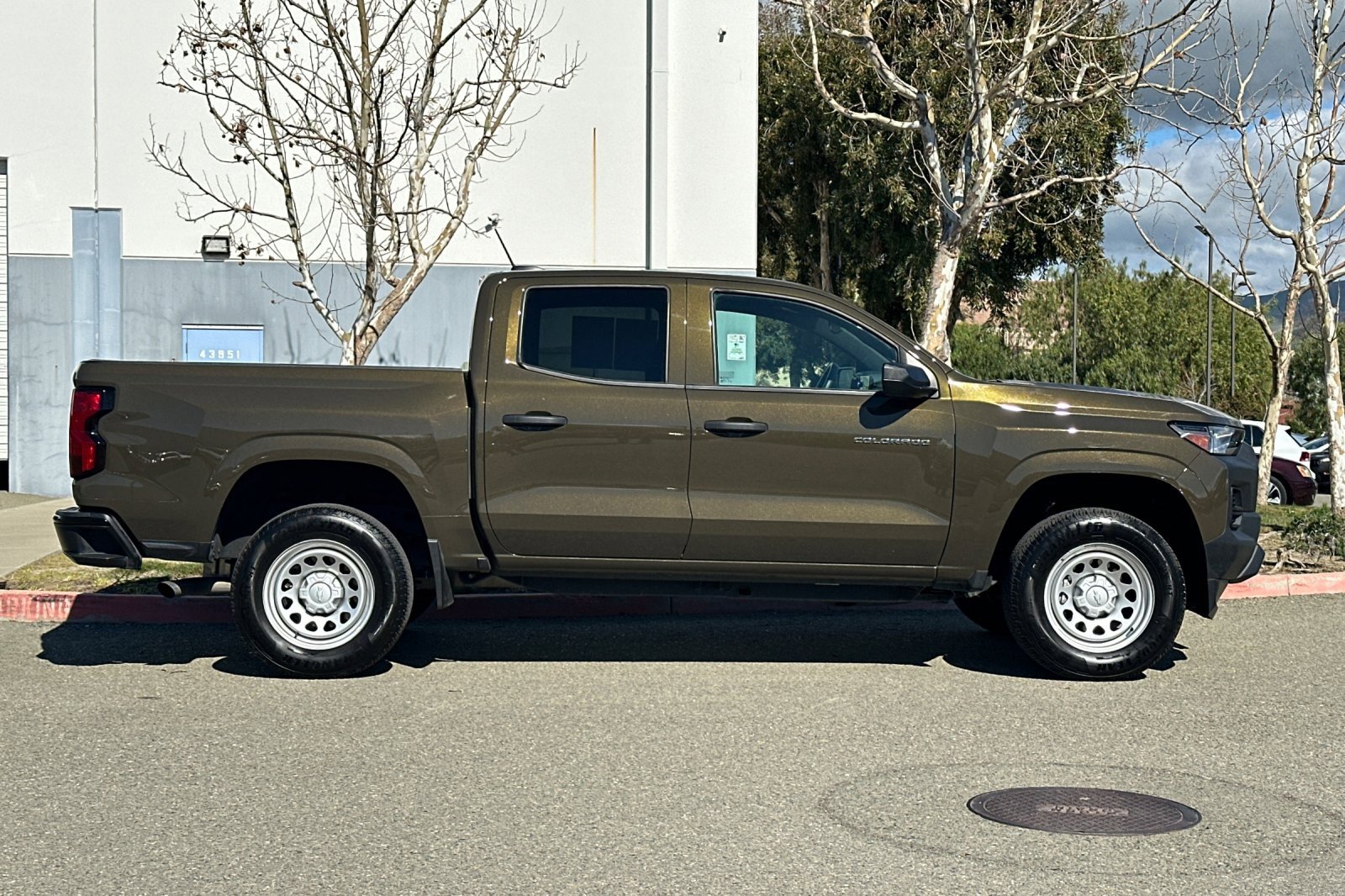 Used 2024 Chevrolet Colorado W/T image 3