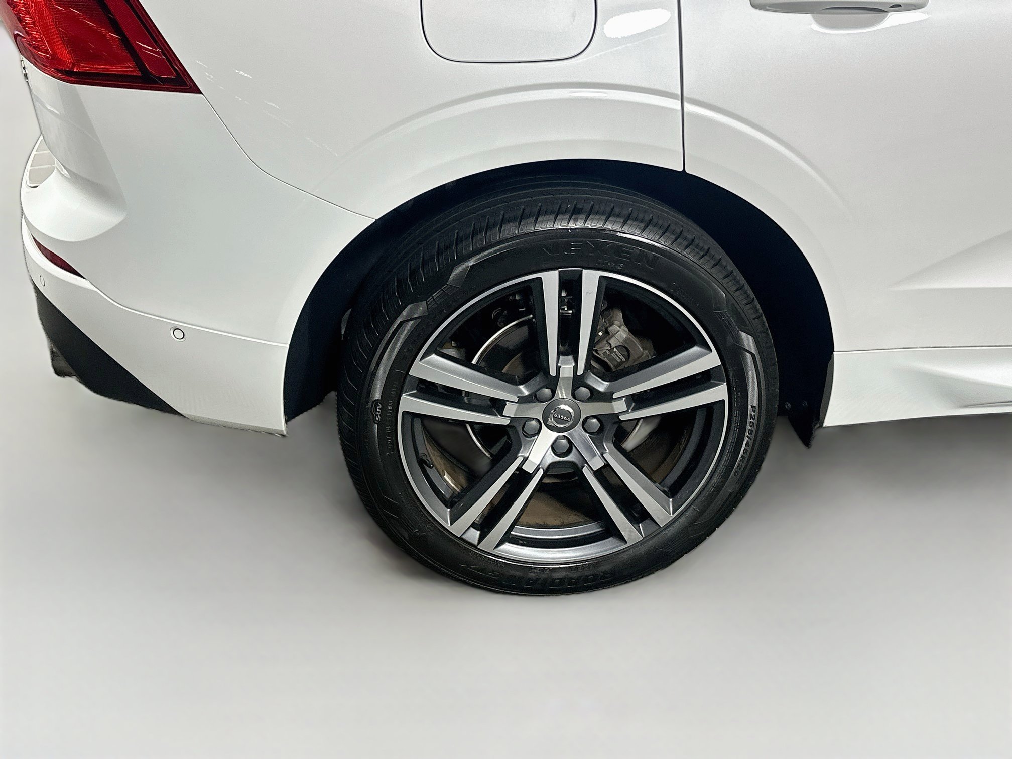 Used 2019 Volvo XC60 T5 Momentum w/ Multimedia Package FWD image 11
