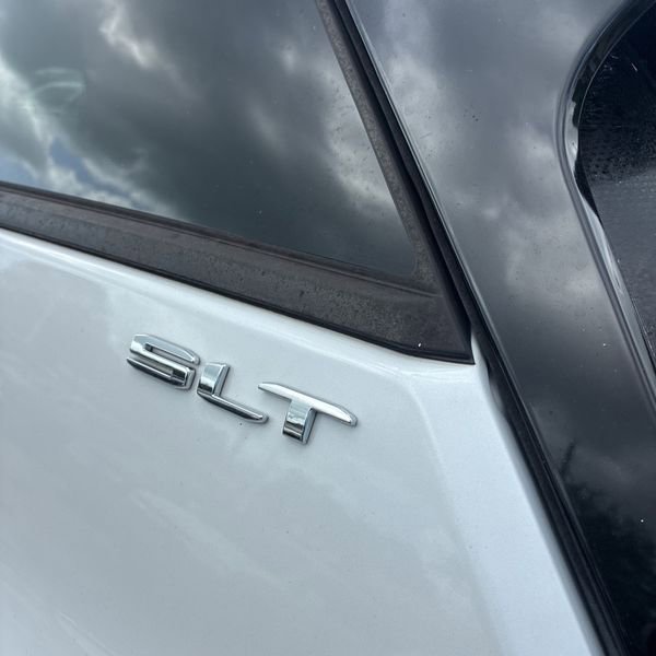 Used 2022 GMC Terrain SLT w/ Tech Package FWD image 16