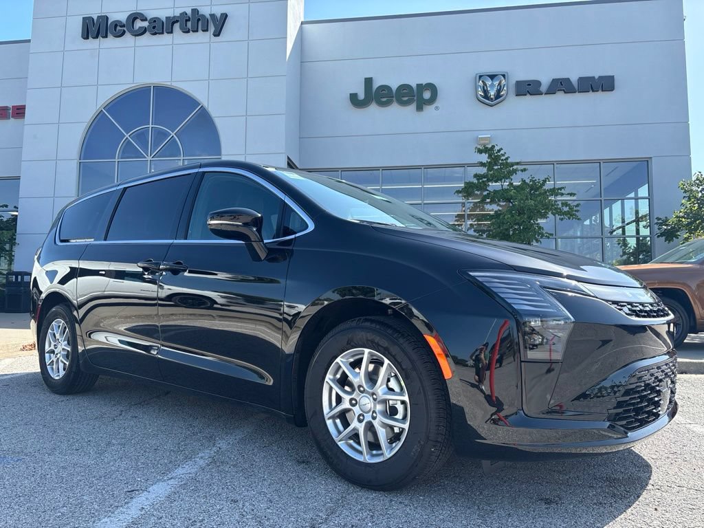 New 2027 Chrysler Pacifica Select FWD image 1
