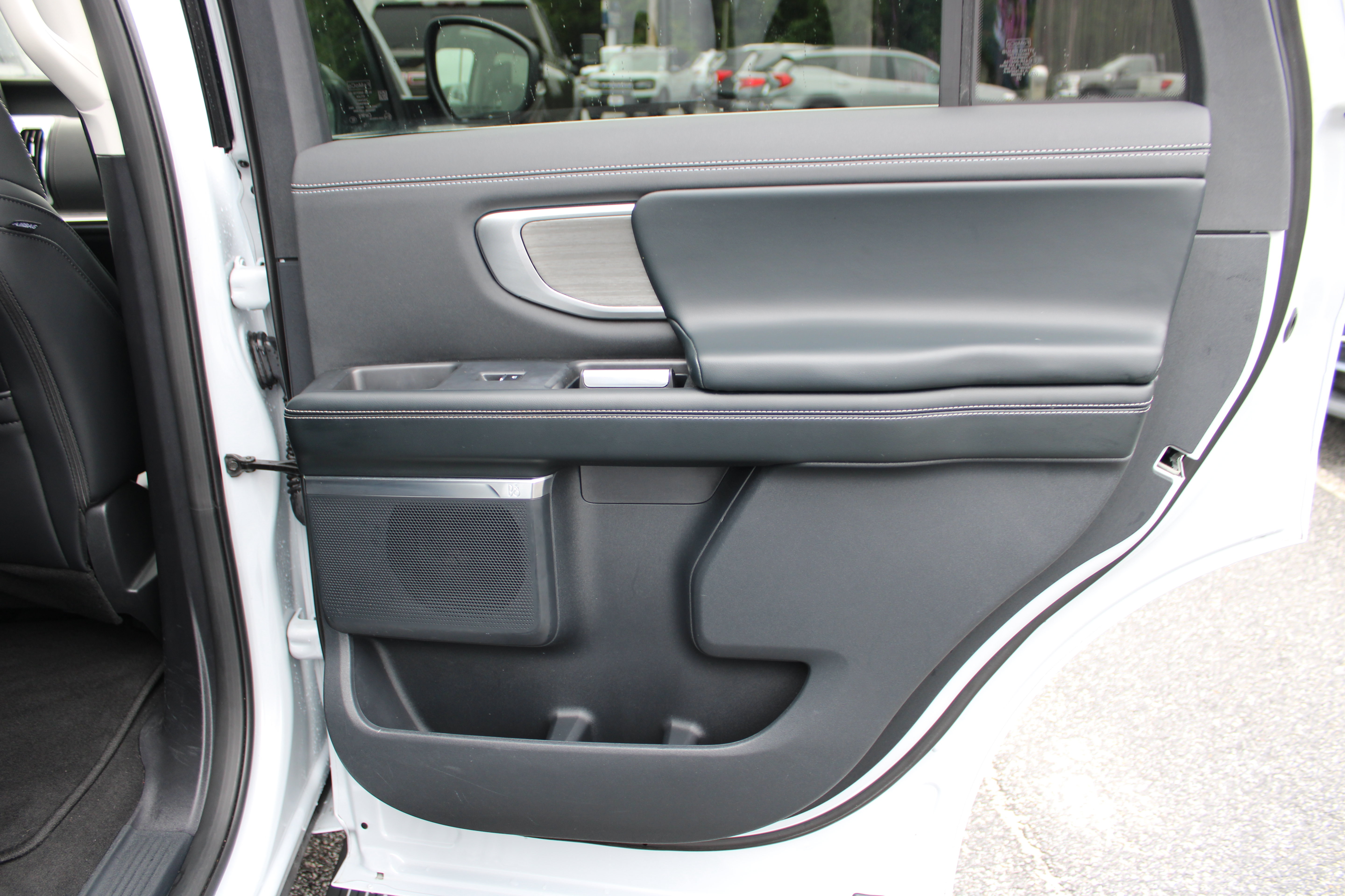 Used 2025 Ford Expedition Platinum AWD/4WD image 16