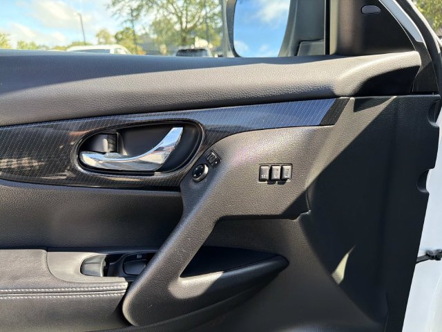Used 2019 Nissan Rogue SL w/ Premium Package AWD/4WD image 18