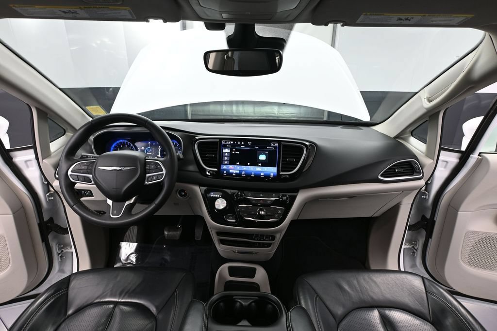 Used 2022 Chrysler Pacifica Touring-L FWD image 25