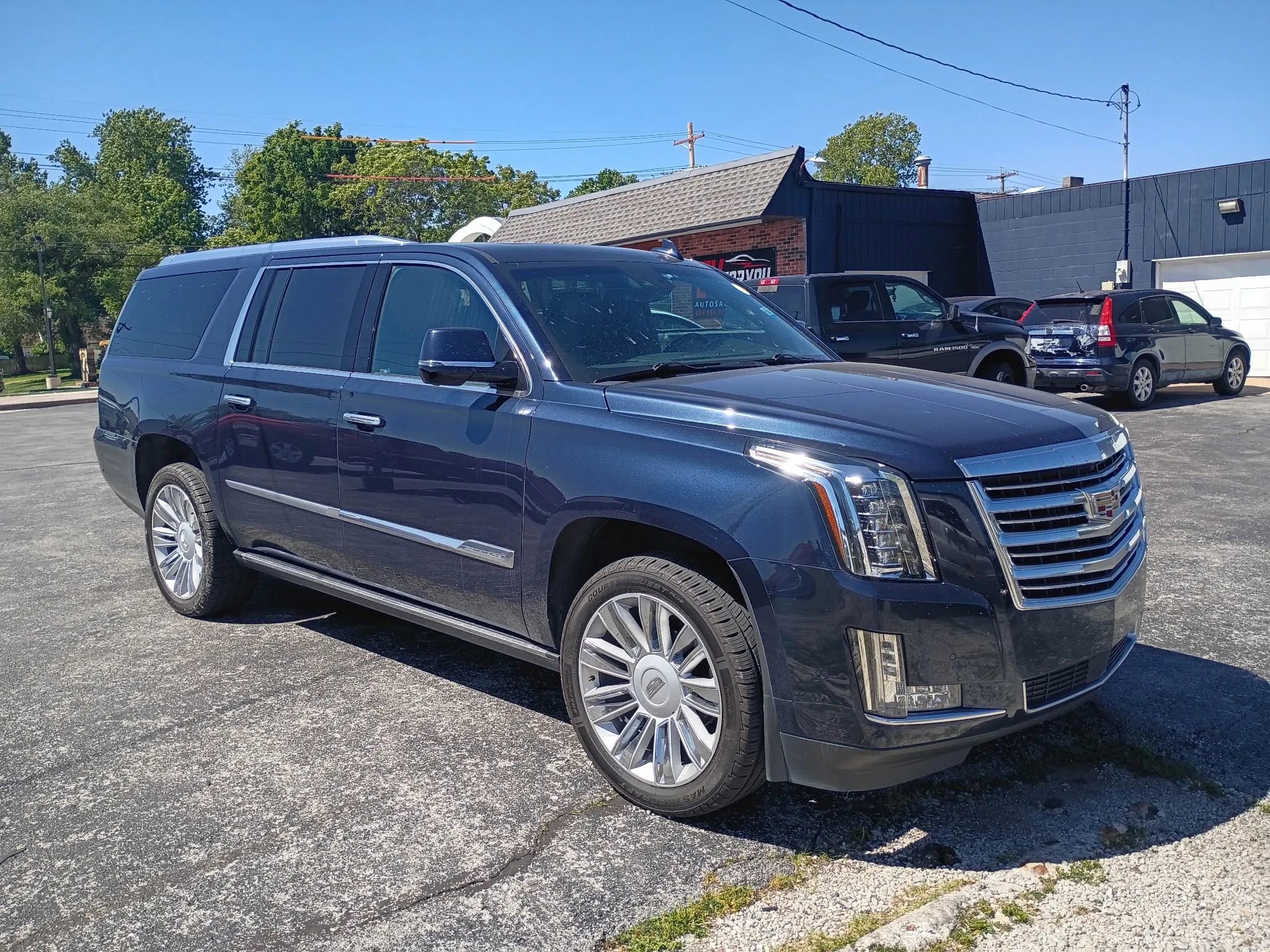 Used 2018 Cadillac Escalade ESV Platinum AWD/4WD image 1