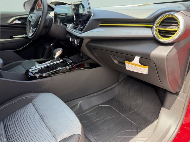 New 2026 Chevrolet Trax LT w/ LT Convenience Package FWD image 16