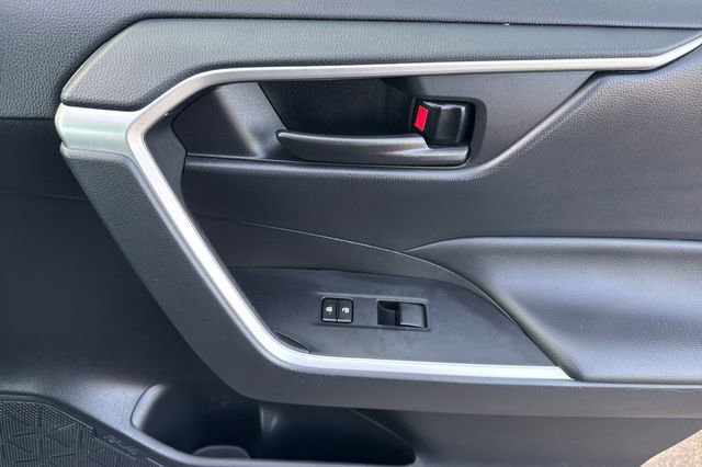 Used 2023 Toyota RAV4 LE image 21