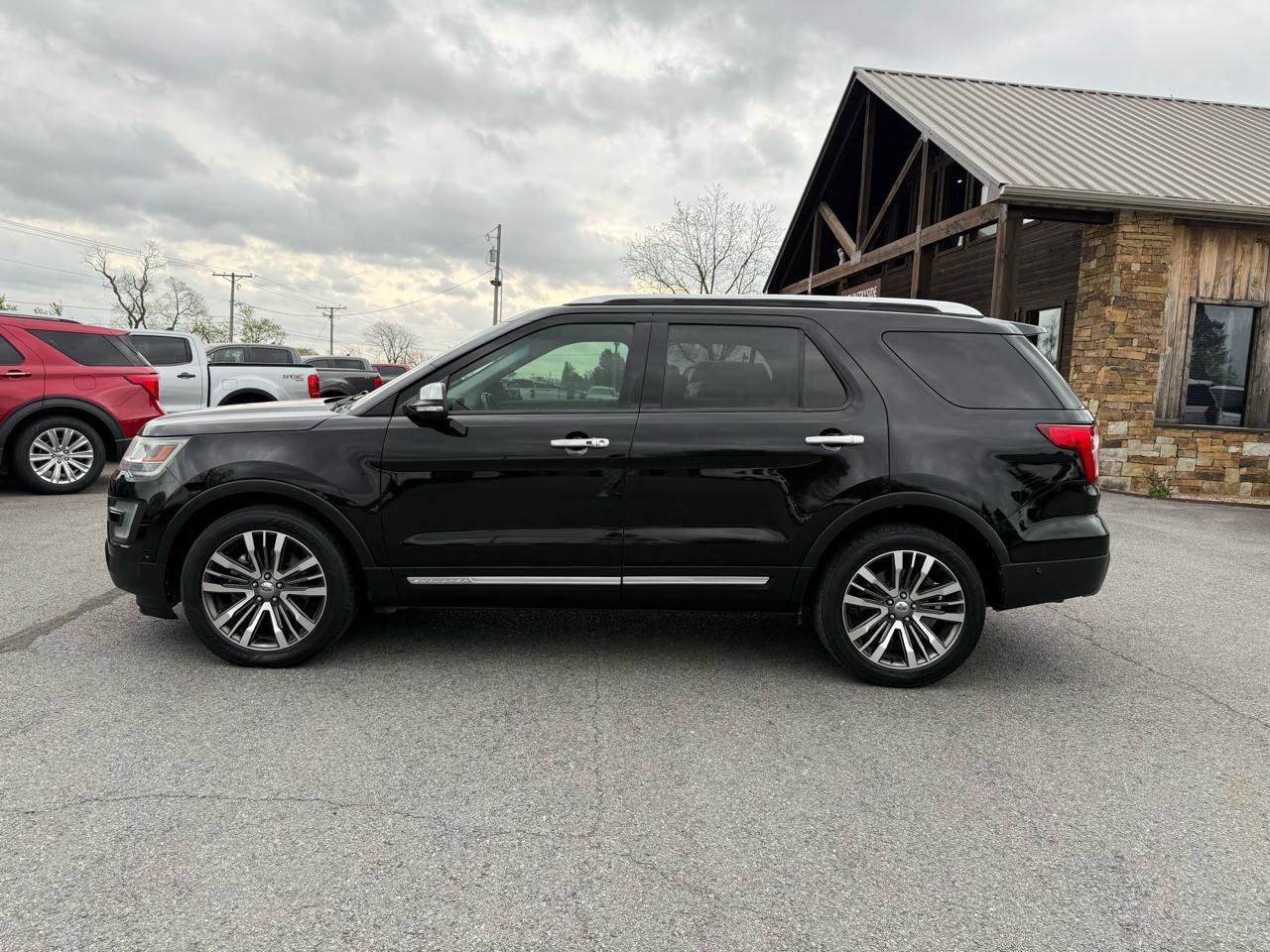 Used 2016 Ford Explorer Platinum AWD/4WD image 3