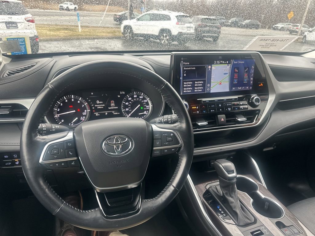 Used 2021 Toyota Highlander Platinum image 14