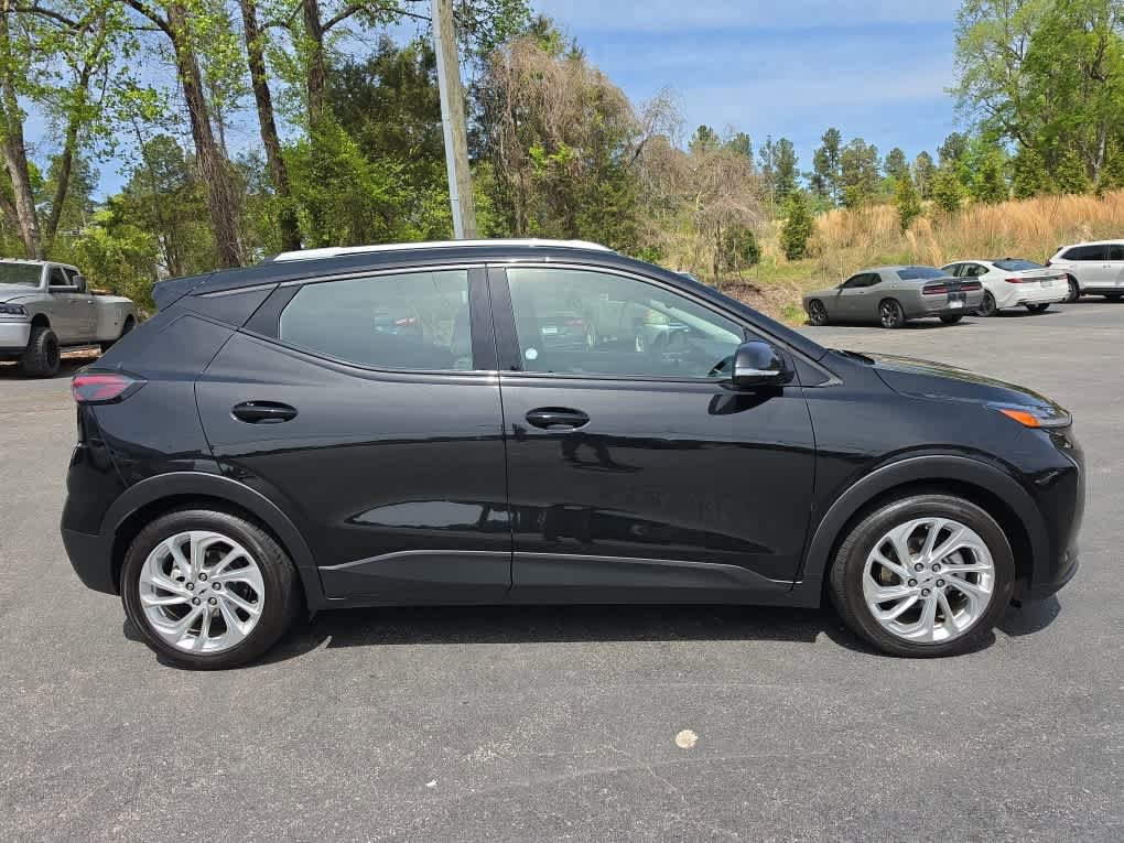 Used 2023 Chevrolet Bolt EUV LT FWD image 2