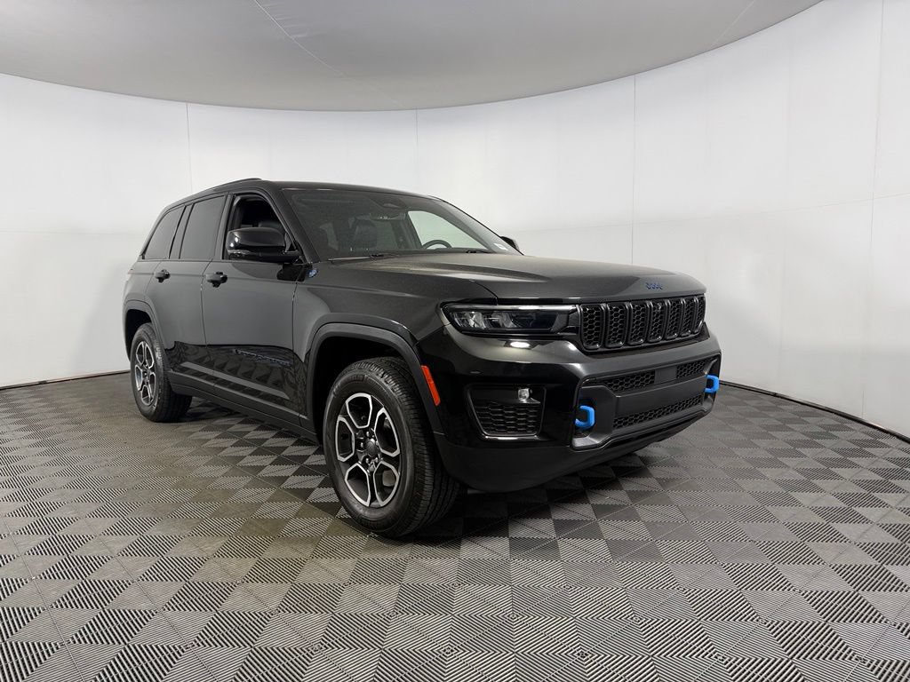 Certified 2022 Jeep Grand Cherokee Trailhawk AWD/4WD image 4