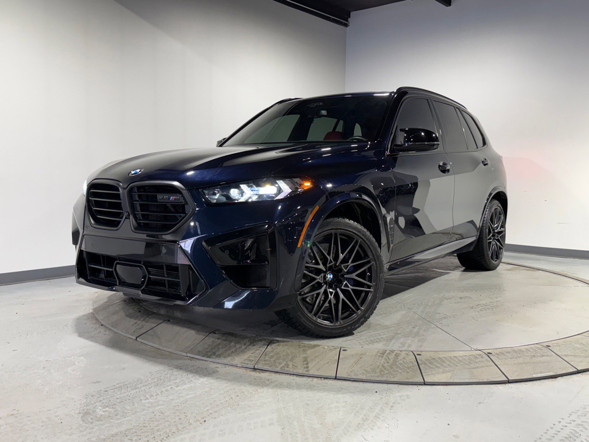 Used 2025 BMW X5 M Competition w/ Executive Package image 1