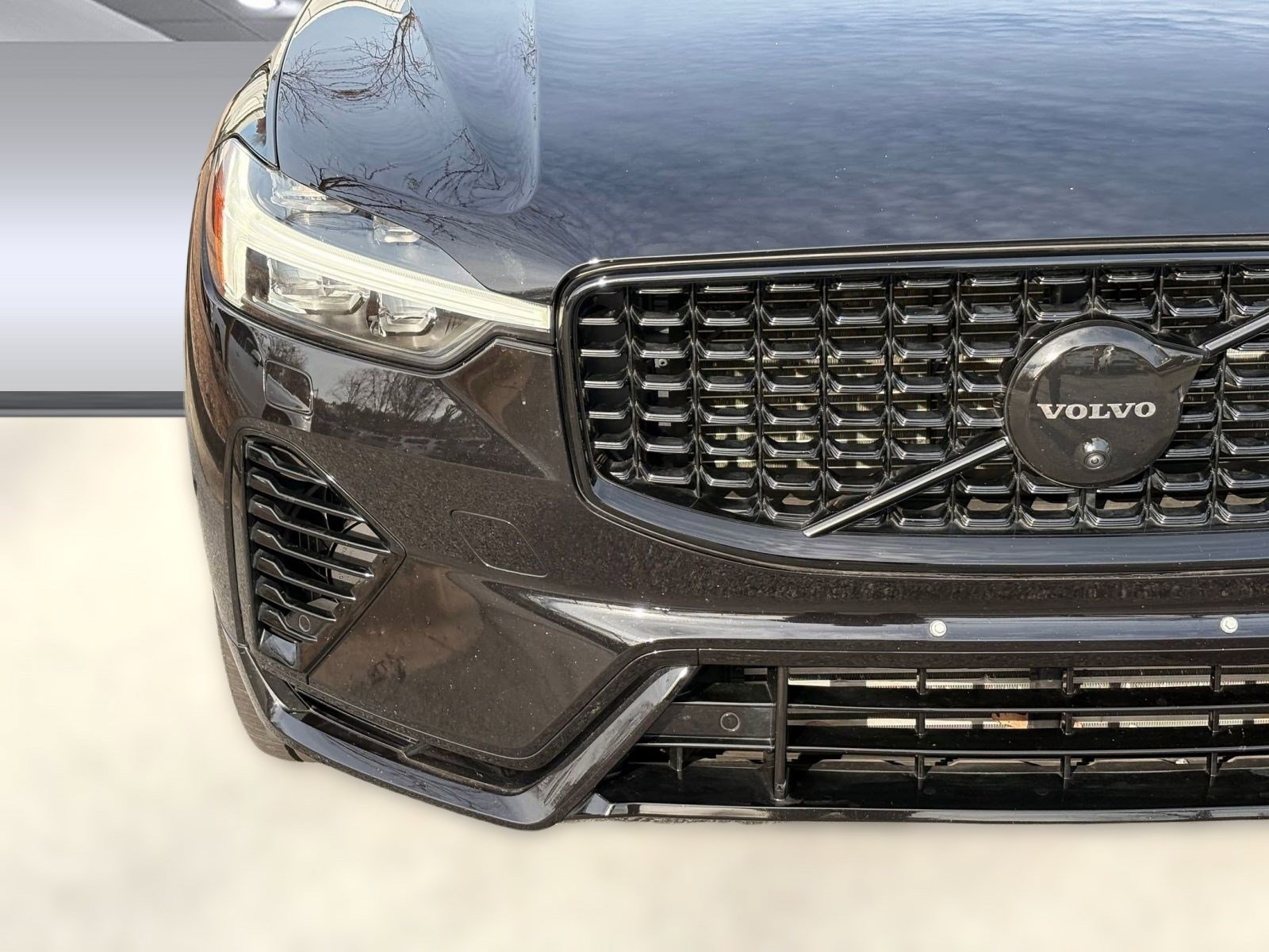 Certified 2024 Volvo XC60 T8 Ultimate w/ Protection Package Premier image 11