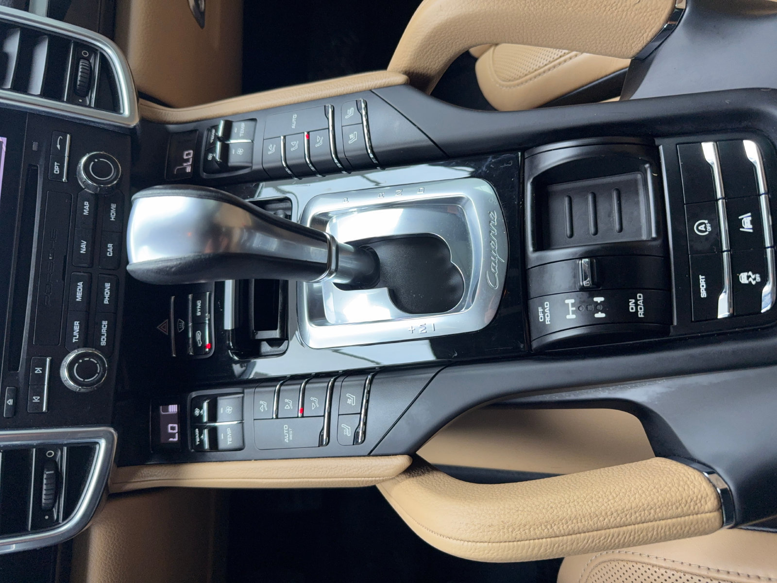 Used 2018 Porsche Cayenne Platinum Edition w/ Premium Package Plus AWD/4WD image 18