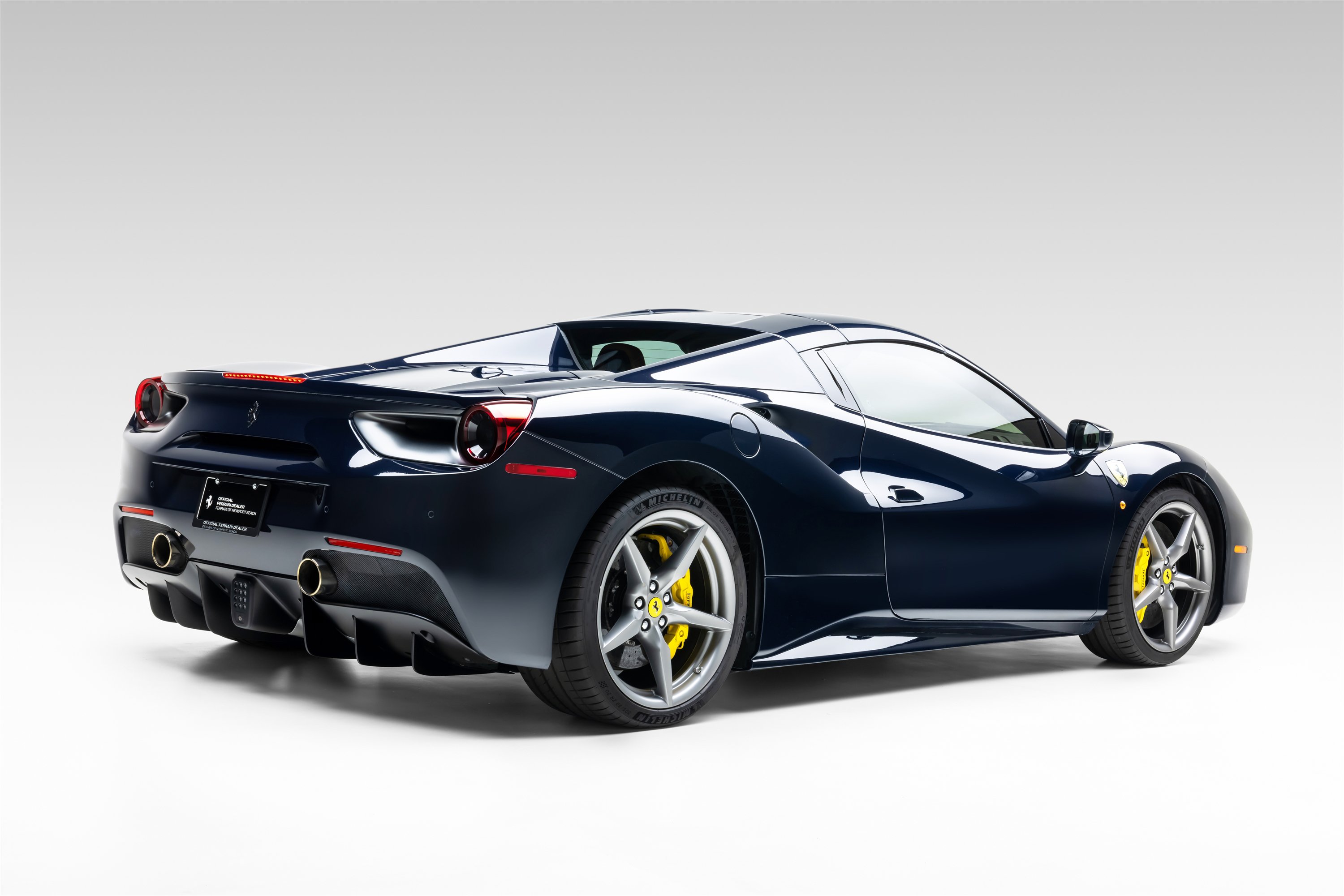 Used 2018 Ferrari 488 Spider RWD image 9