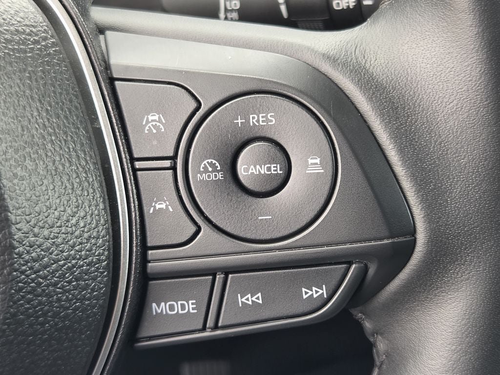 Used 2026 Toyota Corolla Cross LE FWD image 23
