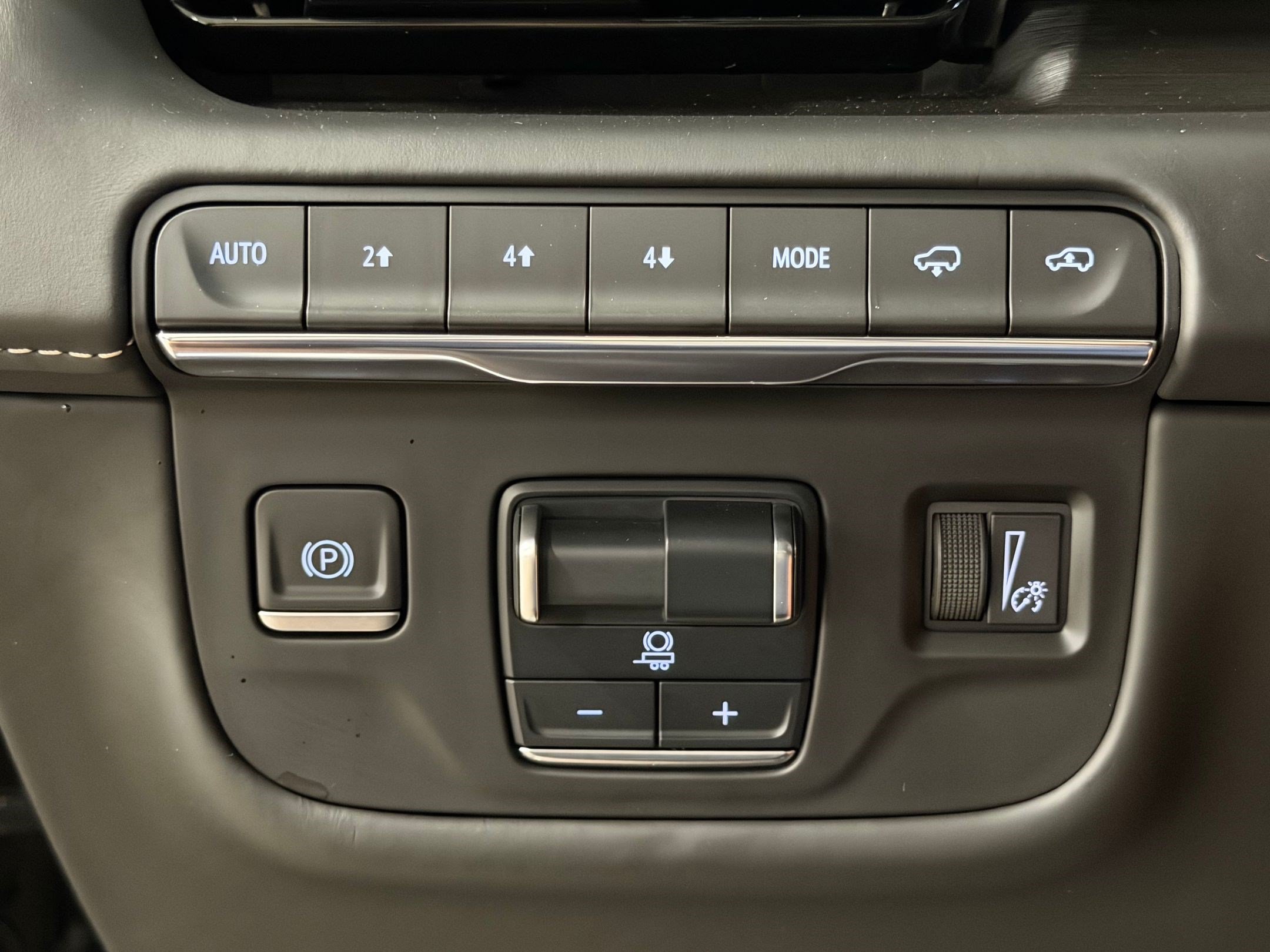Used 2023 Cadillac Escalade Sport Platinum w/ Heavy-Duty Trailer Package AWD/4WD image 17